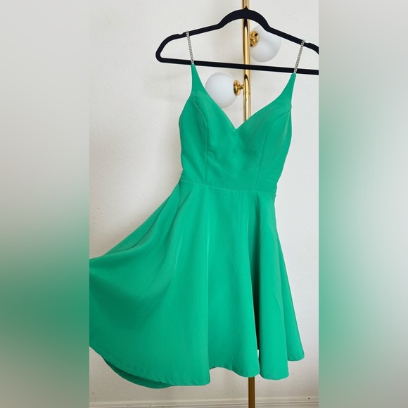 City Vibe Green Spaghetti Strap Dress - Picture 5 of 8